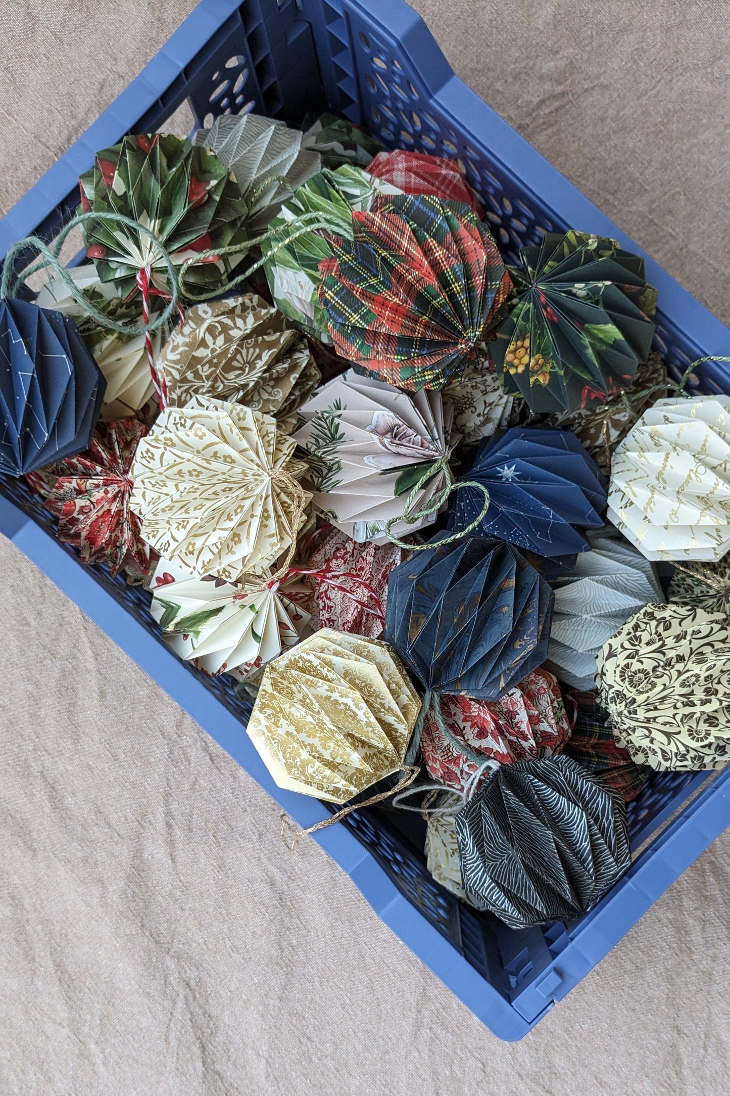 Ornamento natalizio - pallina origami